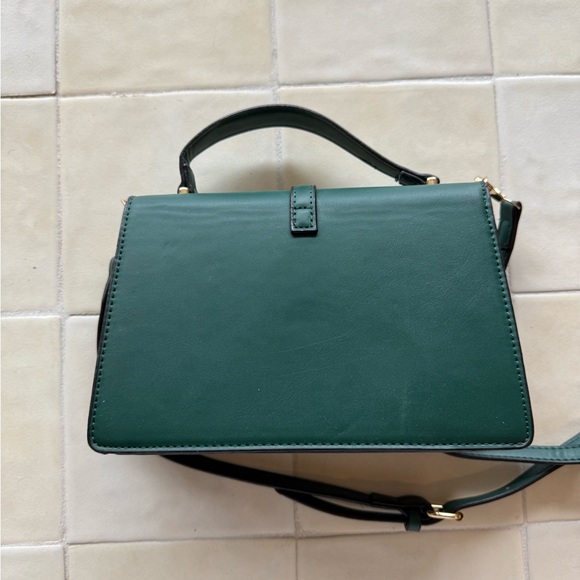 Elegant Green Leather Crossbody Bag - Picture 4 of 4